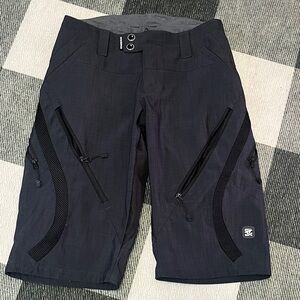 Women’s Raceface Ambush shorts size small